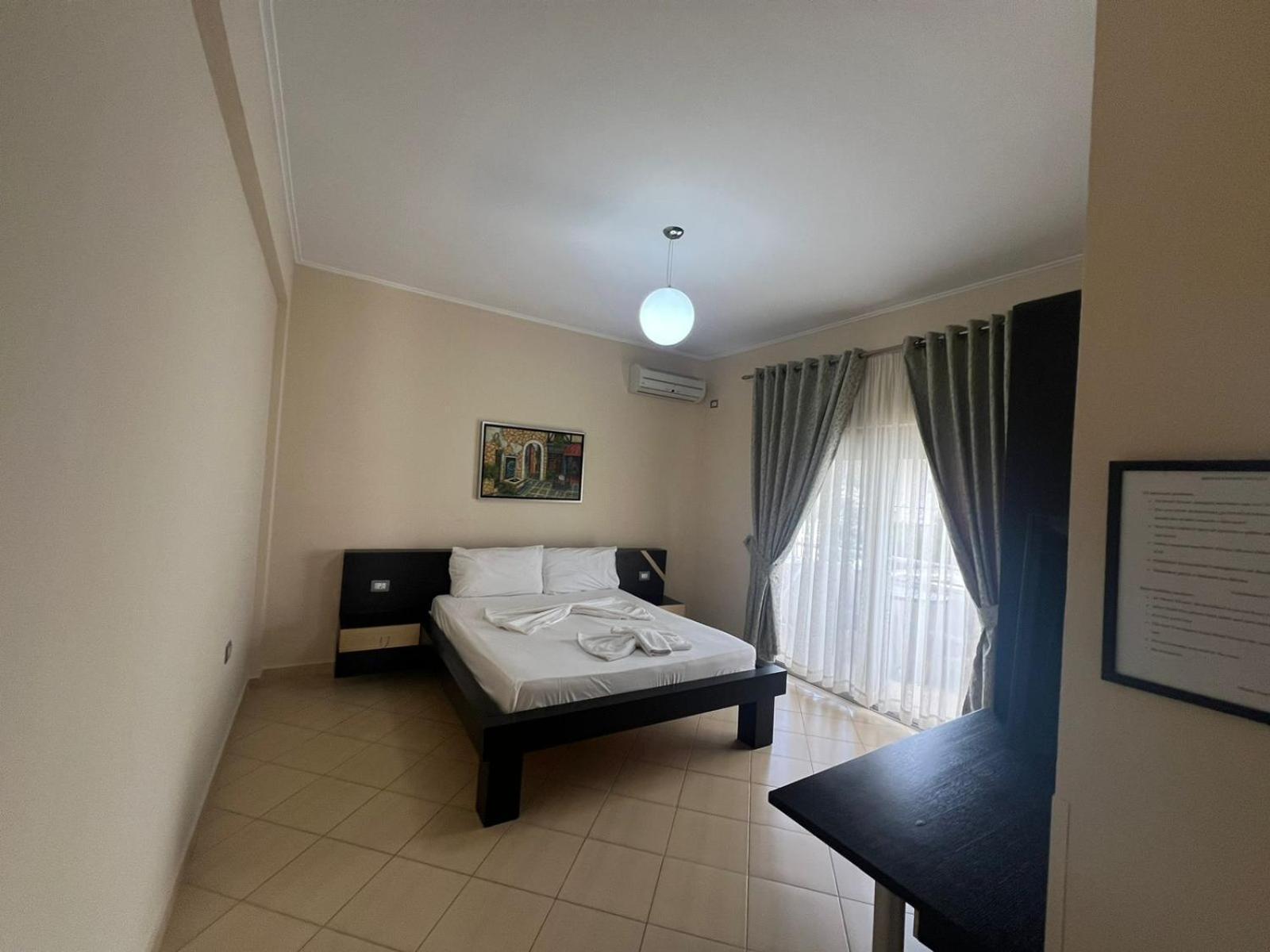 La Luna Hotel Ksamil Bagian luar foto