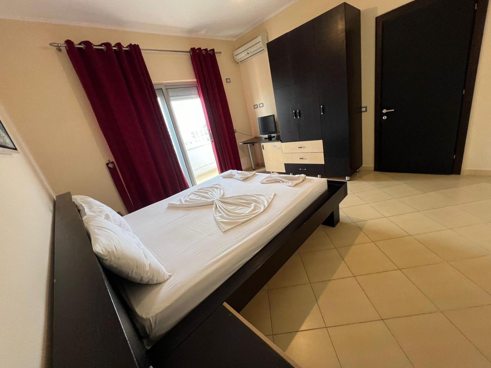 La Luna Hotel Ksamil Bagian luar foto