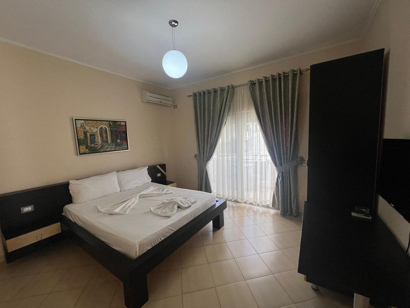 La Luna Hotel Ksamil Bagian luar foto