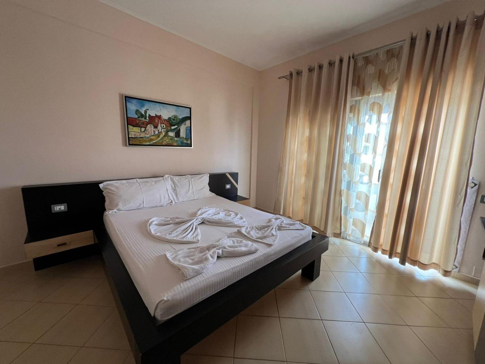 La Luna Hotel Ksamil Bagian luar foto