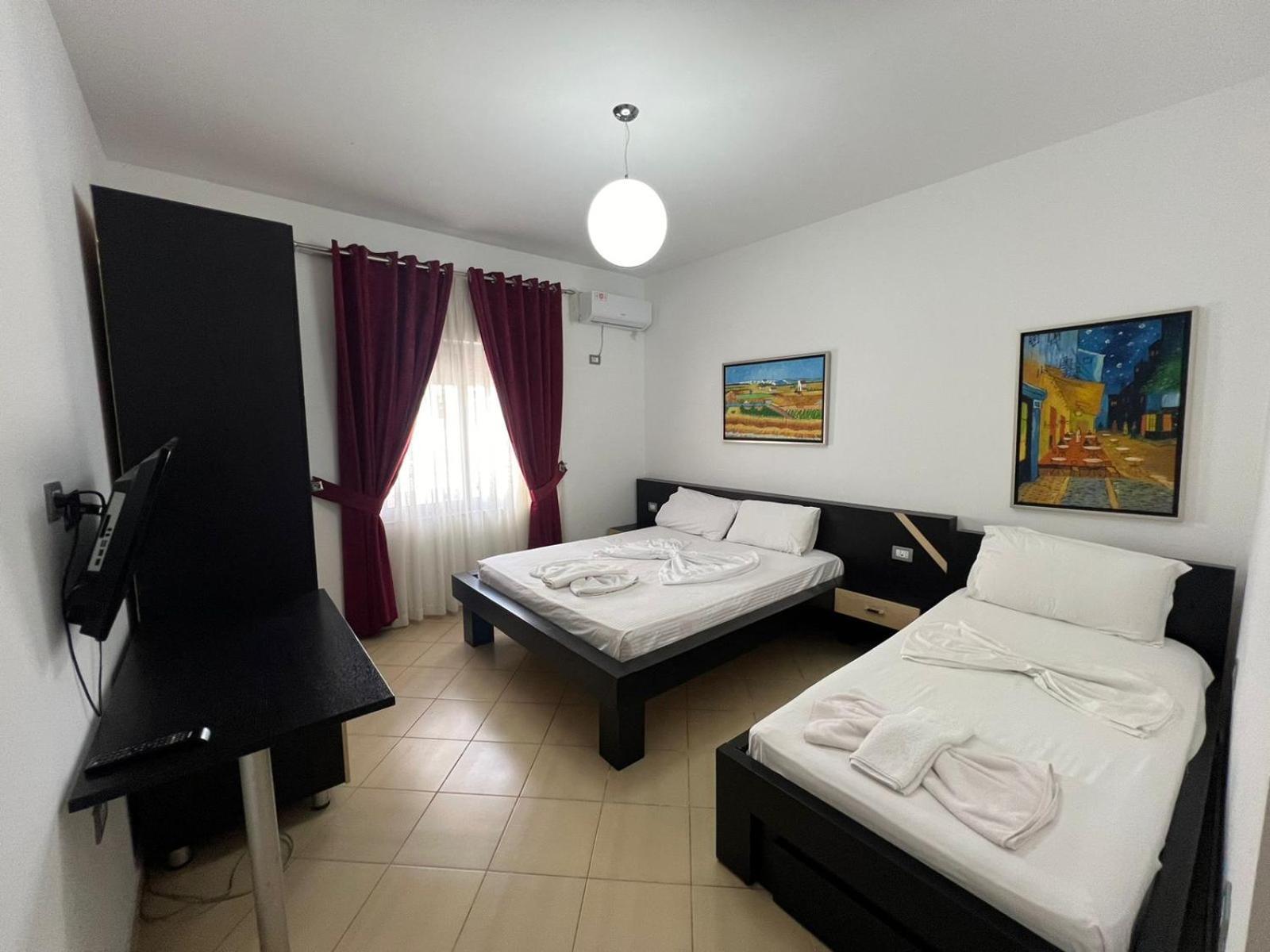 La Luna Hotel Ksamil Bagian luar foto