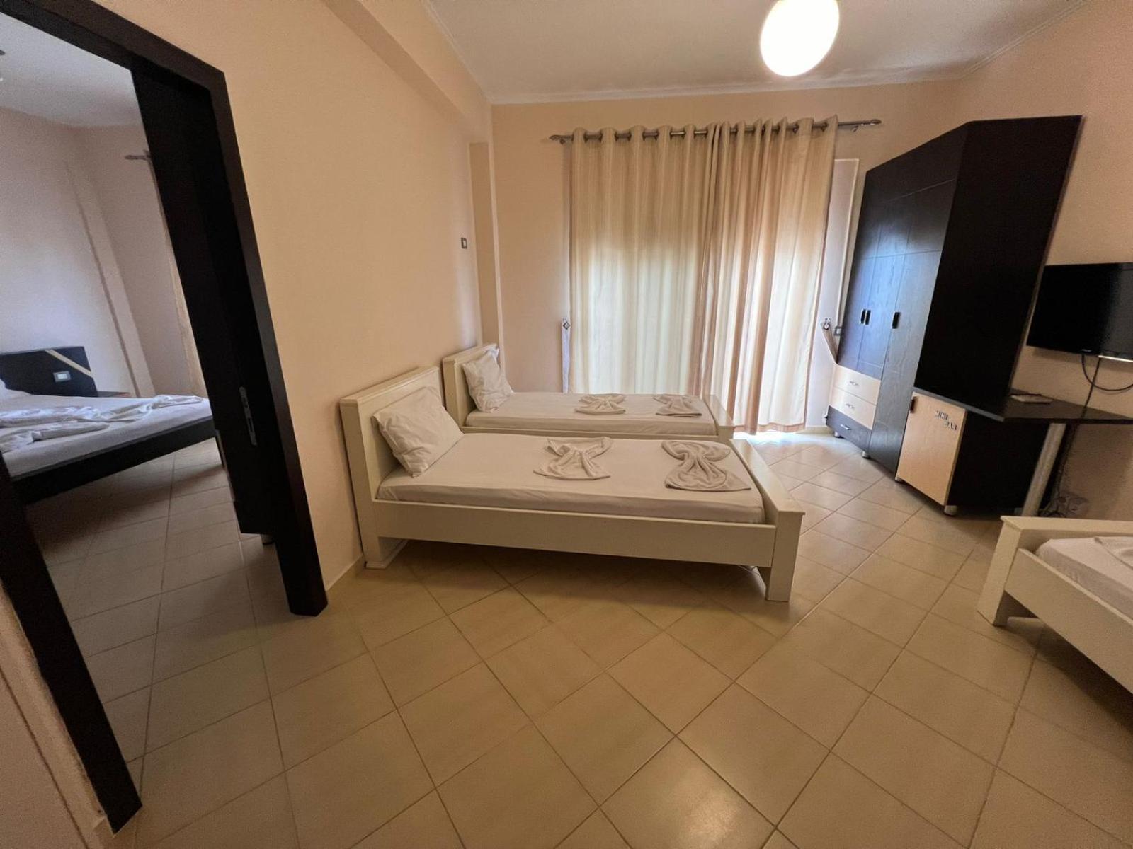 La Luna Hotel Ksamil Bagian luar foto